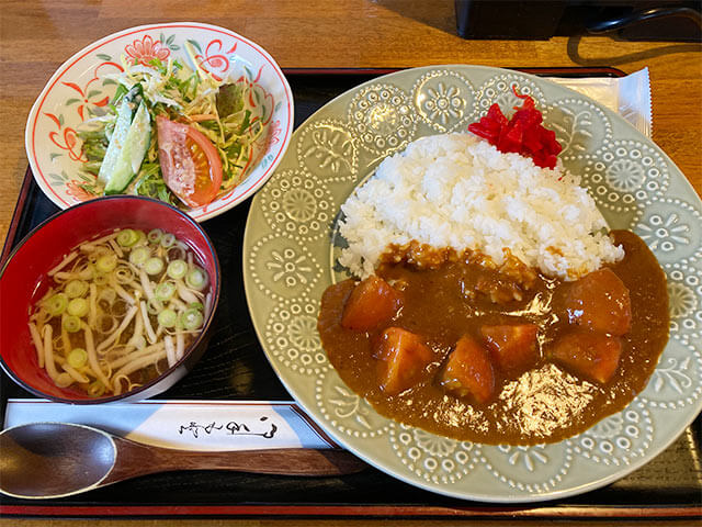 完熟トマトのカレーライス定食