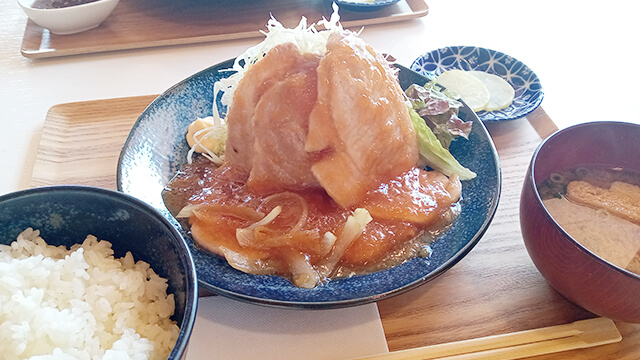 洋風生姜焼き定食 税込1100円(2024年4月撮影)