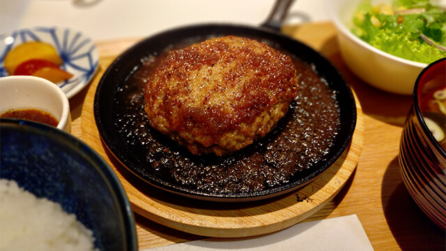 数量限定!ビーフ100%のハンバーグ定食(税込1200円)