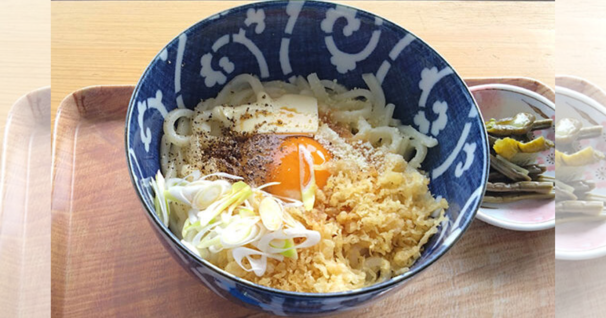 真室川町で釜玉バターうどんを食べた！廃校活用したおもしろい社員食堂を紹介 アイキャッチ