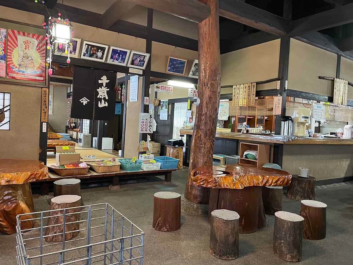 千歳山こんにゃく　店舗内