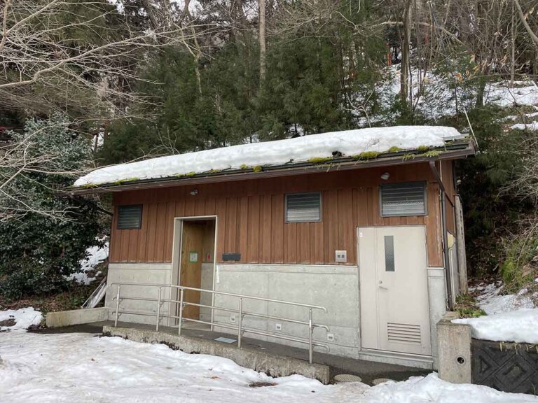 千歳山稲荷　参道入口　トイレ