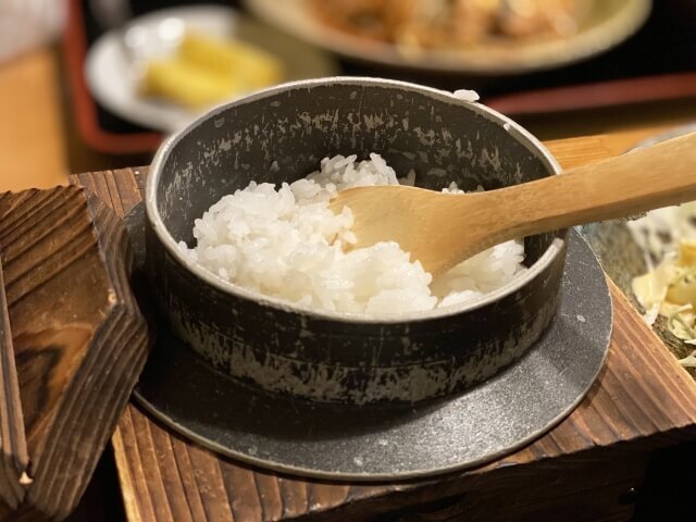 かまど炊きご飯の炊き方とは？美味しく炊ける理由や自宅で「羽釜」で炊く方法を紹介！ アイキャッチ