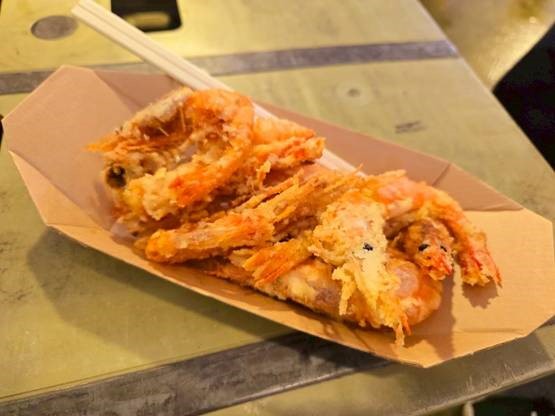 鼠ヶ関イカ・マグロまつり　エビの素揚げ