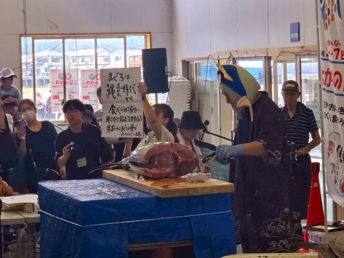 鼠ヶ関イカ・マグロまつり　マグロ解体ショー2