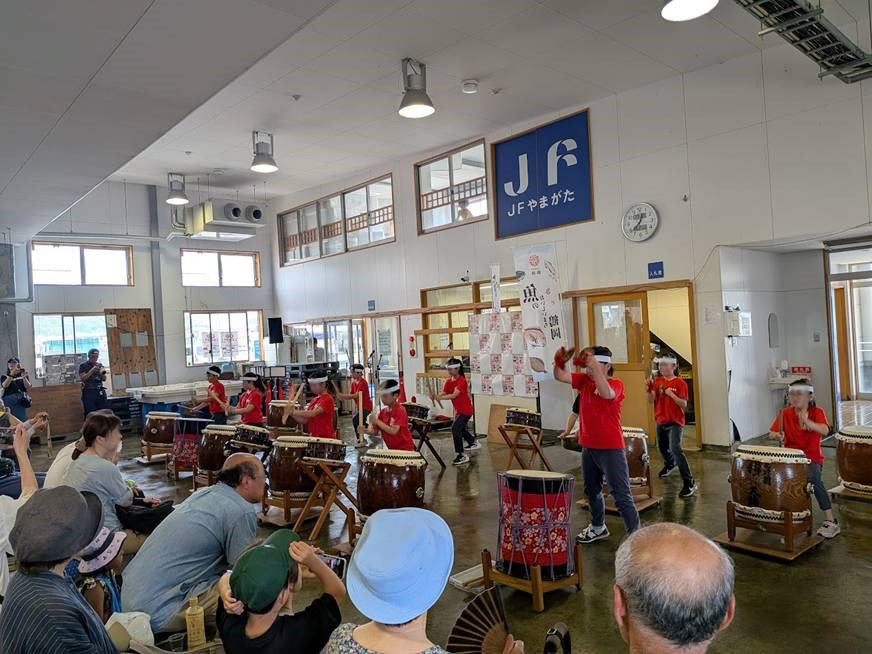 鼠ヶ関イカ・マグロまつり　念珠弁天太鼓の演奏