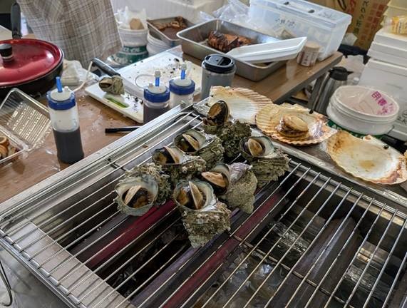 鼠ヶ関イカ・マグロまつり　サザエ焼き