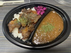 肉のくろぬま_牛肉カレー弁当1