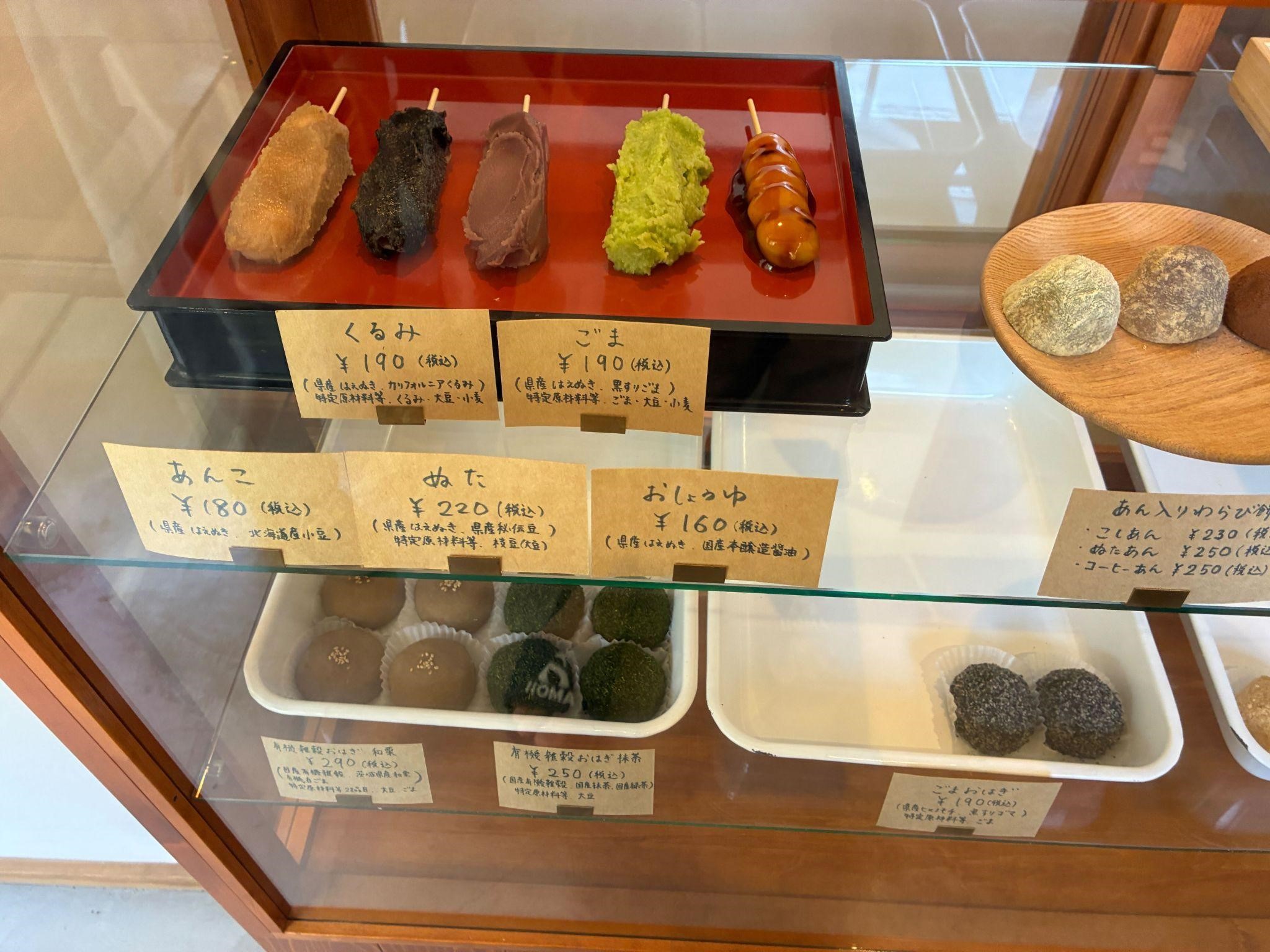 もだんや もちだんご店_陳列棚