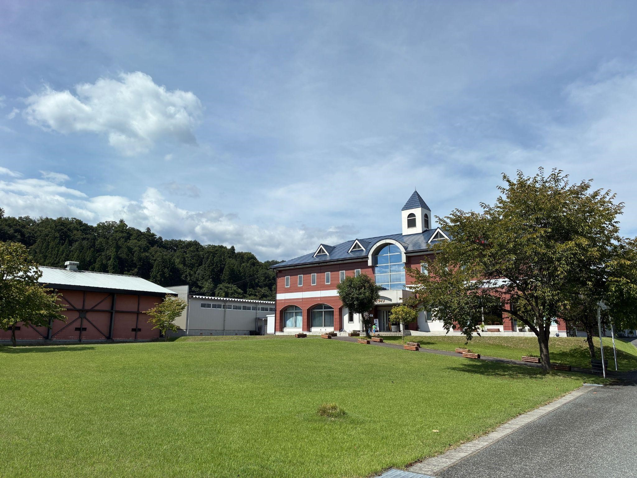 【山形・朝日町】朝日町ワイン|豊富な種類のワインの飲み比べを楽しむ アイキャッチ