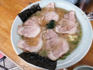 ラーメンショップ椿狩川店で提供されるチャーシュー麺