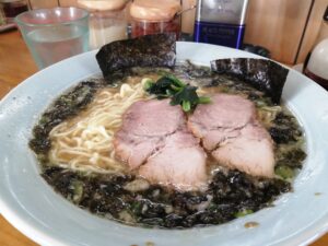 ラーメンショップ椿狩川店で提供されるこりこりのりラーメン