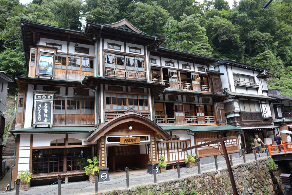 【山形・尾花沢市】銀山温泉｜女子旅にぴったり！レトロ可愛い温泉で癒し旅 デスクトップ向け