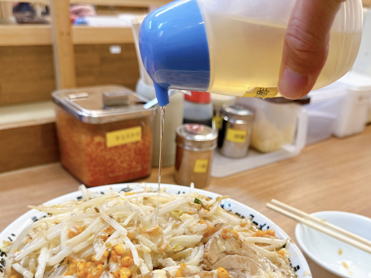 【体験レビューあり】ラーメンに酢を入れるとさっぱり＆健康効果アップ！ アイキャッチ