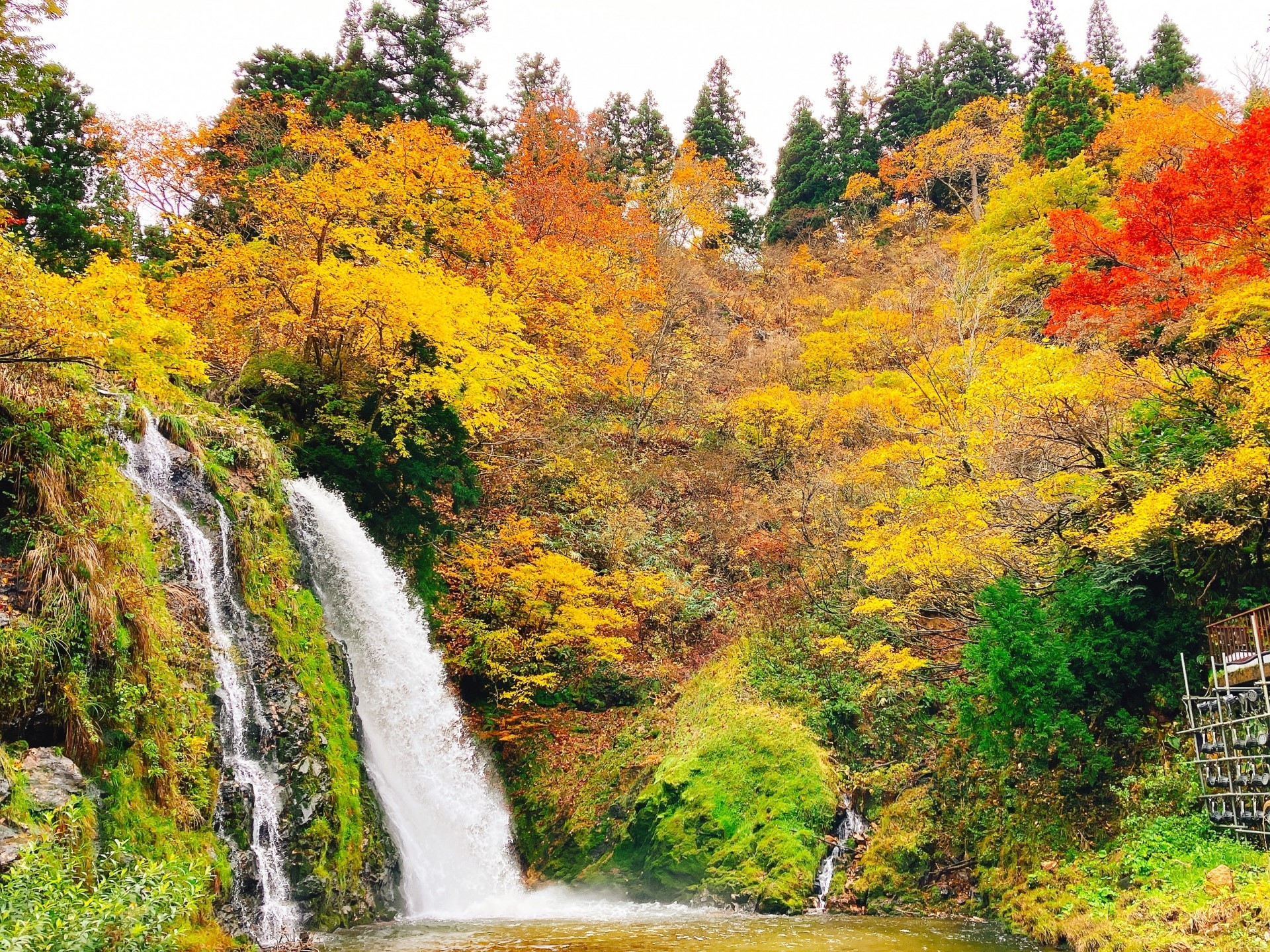 銀山温泉　白銀の滝