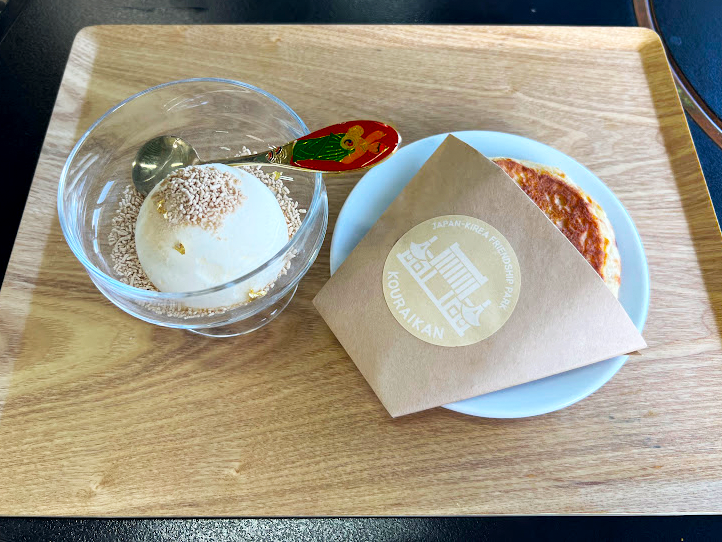 道の駅とざわ_高麗館_高麗人参アイスとホットク