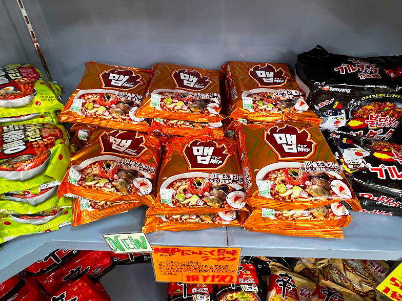 道の駅とざわ_高麗館_陳列 韓国ラーメンアップ
