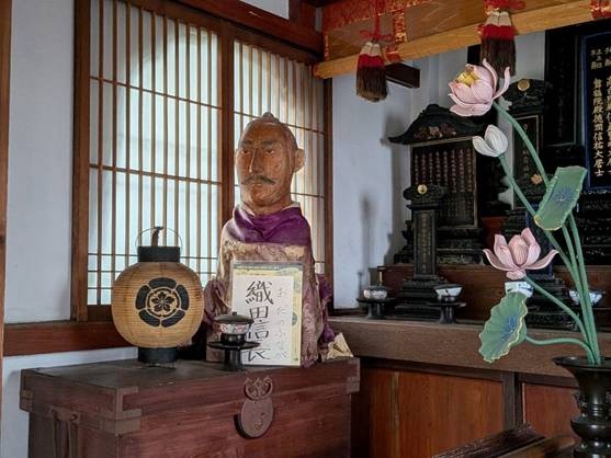 三宝寺_天童 木彫り信長像