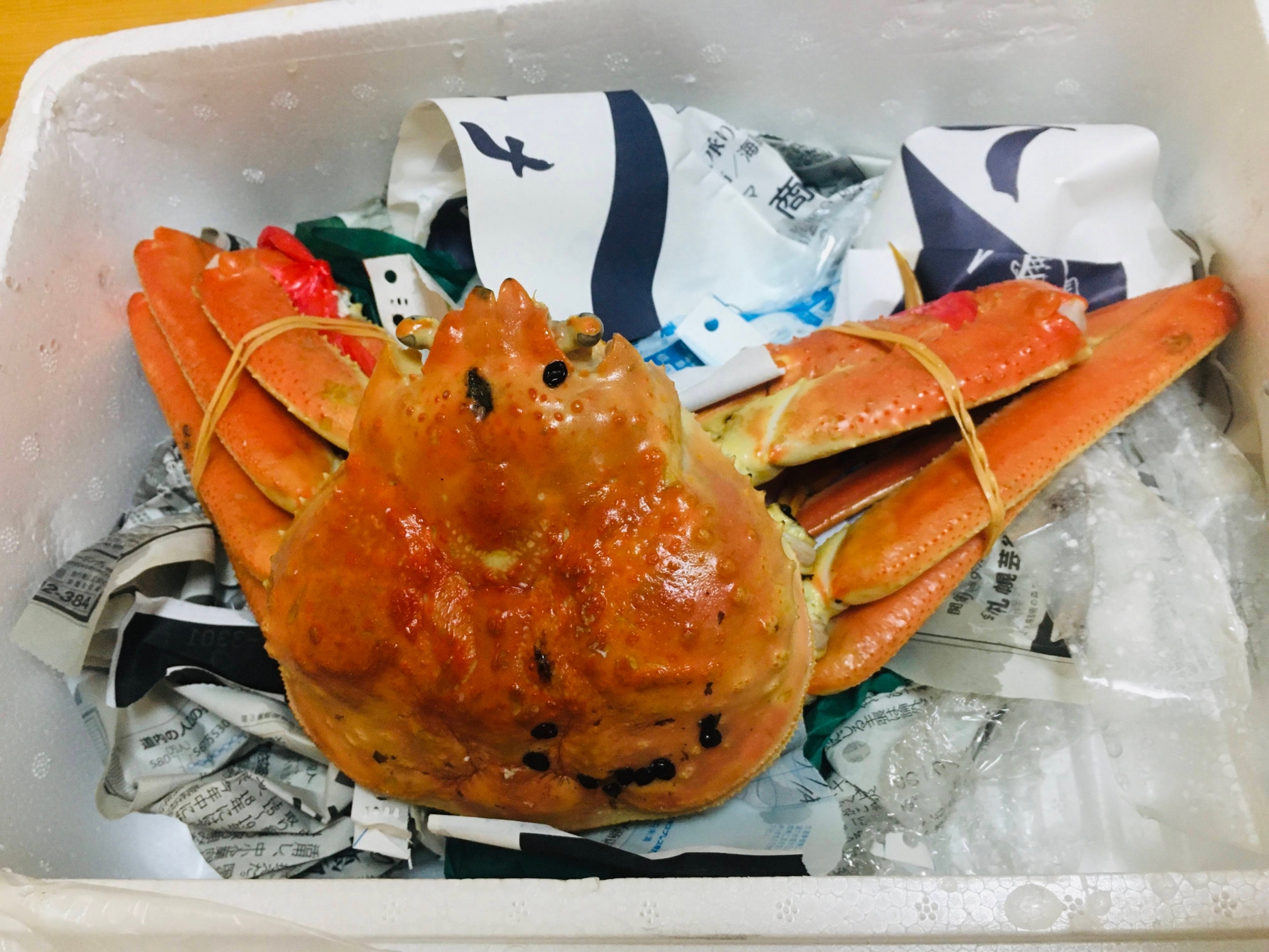 宅配のカニ
