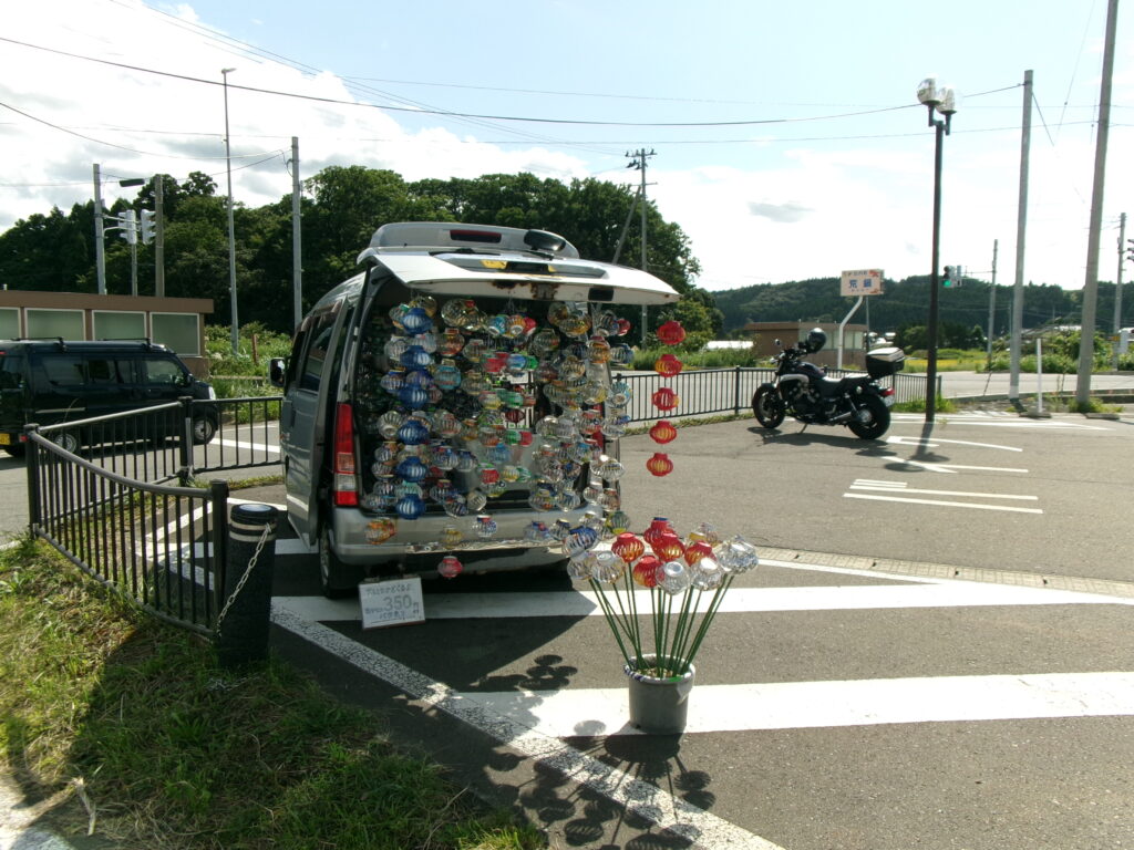 アルミ缶風車の移動販売車