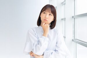 疑問を抱く女性