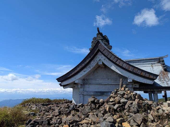 蔵王刈田嶺神社_社殿石垣