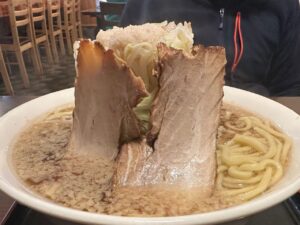 【山形・村山市】空腹で挑め！山らーめんが名物の行列店「ラーメン405」 アイキャッチ
