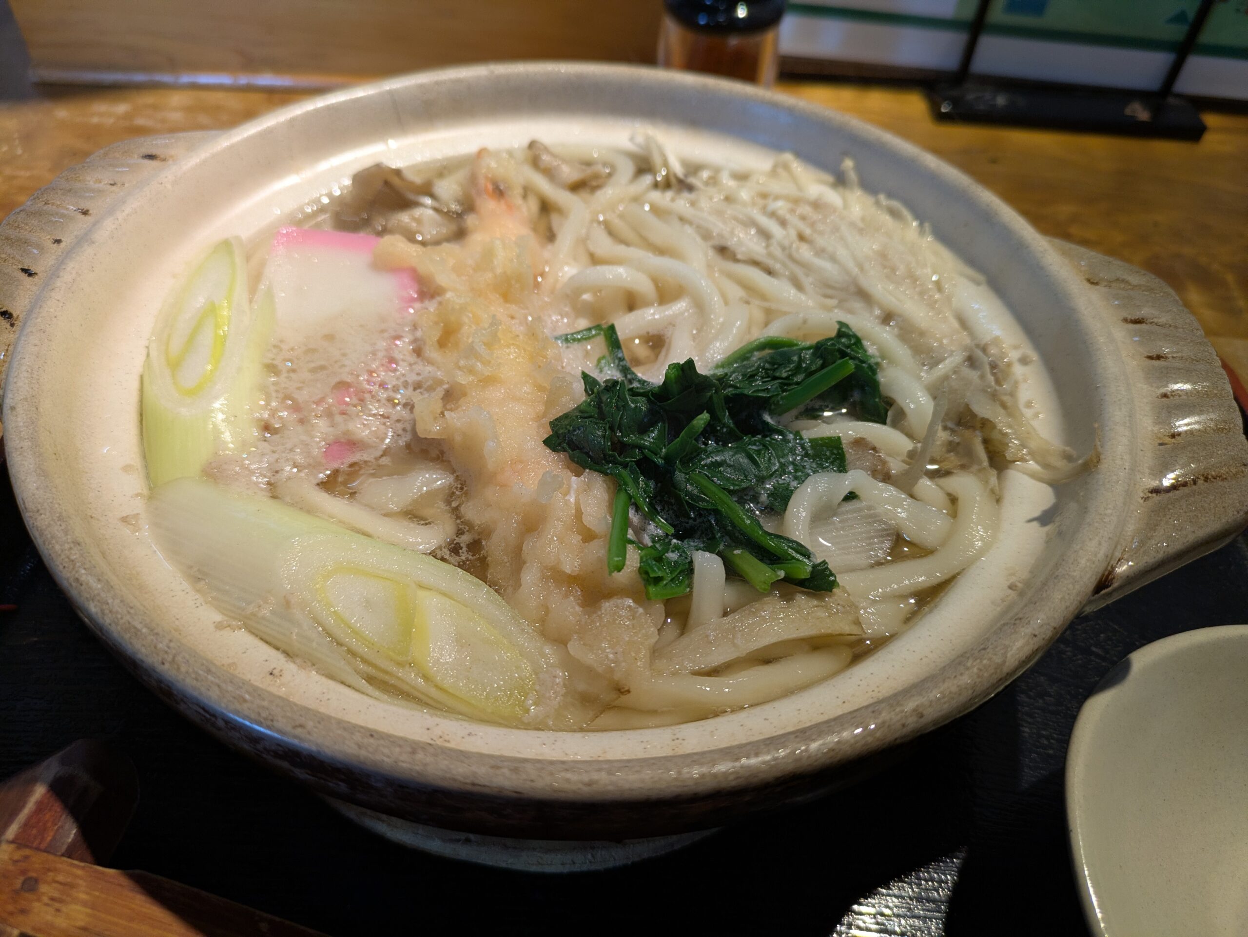 明烏の鍋焼きうどん