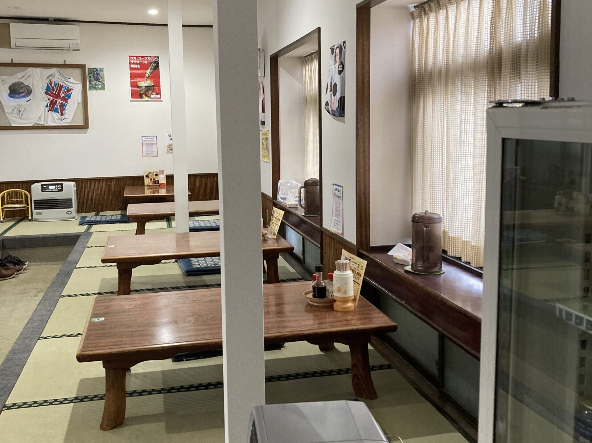 テーブル席と座敷席があります