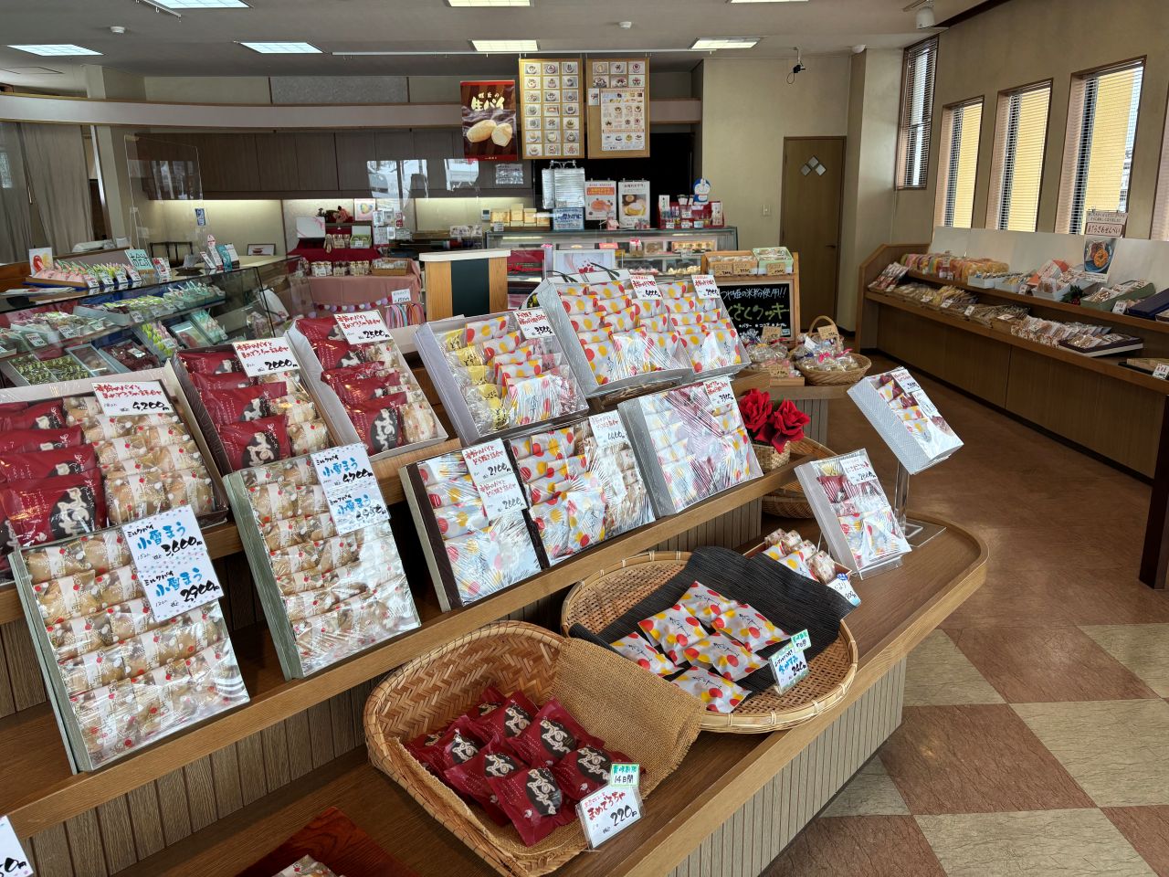 広々とした店内