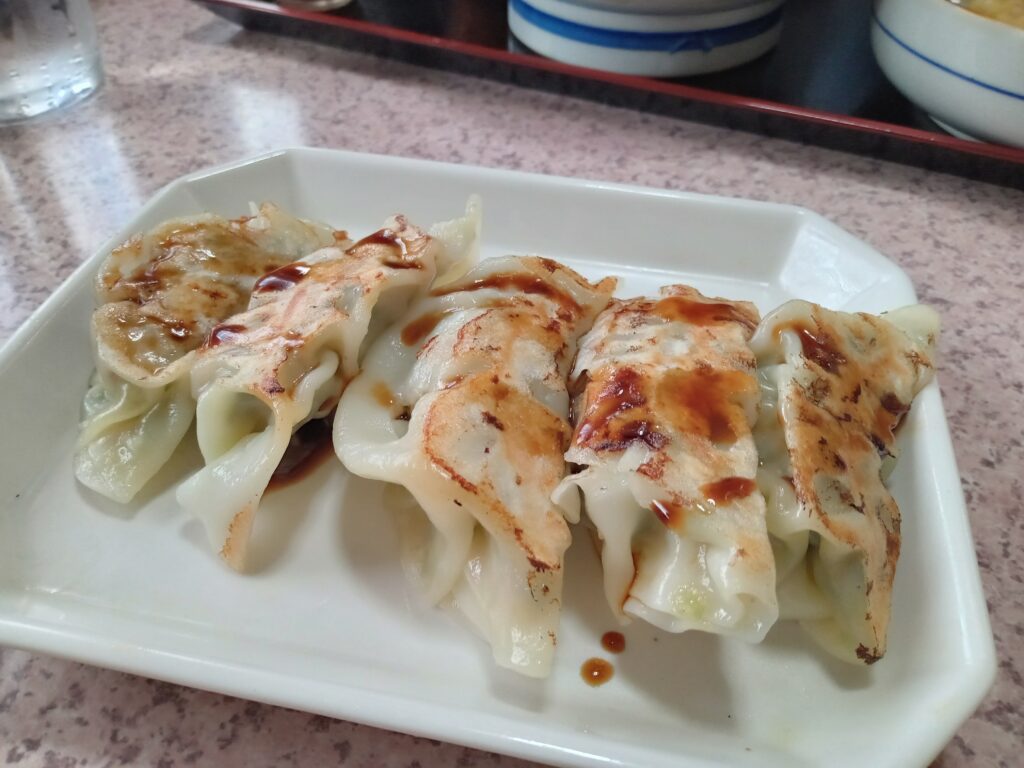 軽い口当たりの焼き餃子