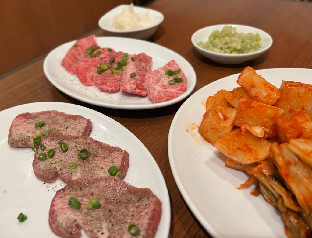 春香苑 鈴川店の上牛タンと大根カルビ｜山形牛の炭火焼肉