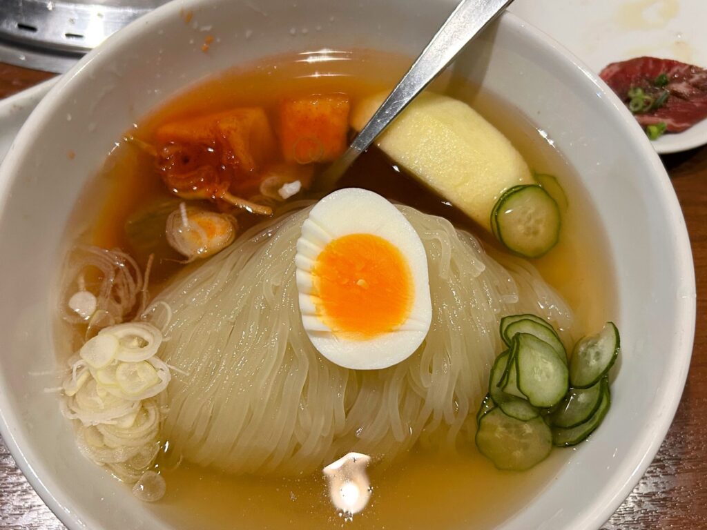 春香苑 鈴川店の自家製冷麺｜注文ごとに作る焼肉店の冷麺