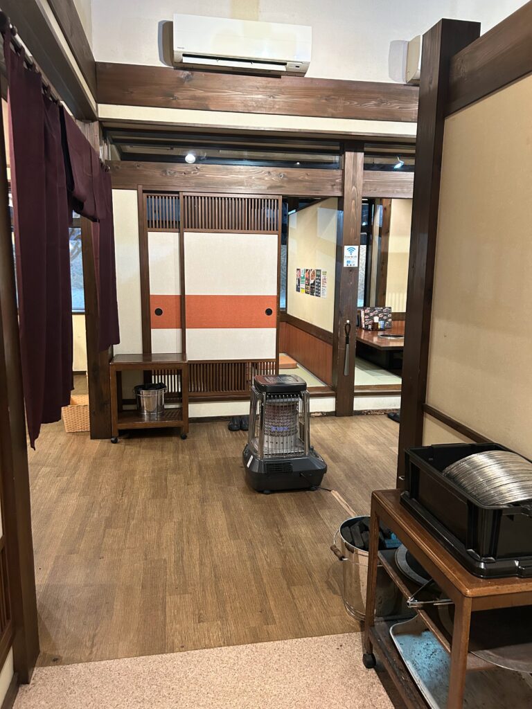 春香苑の店内