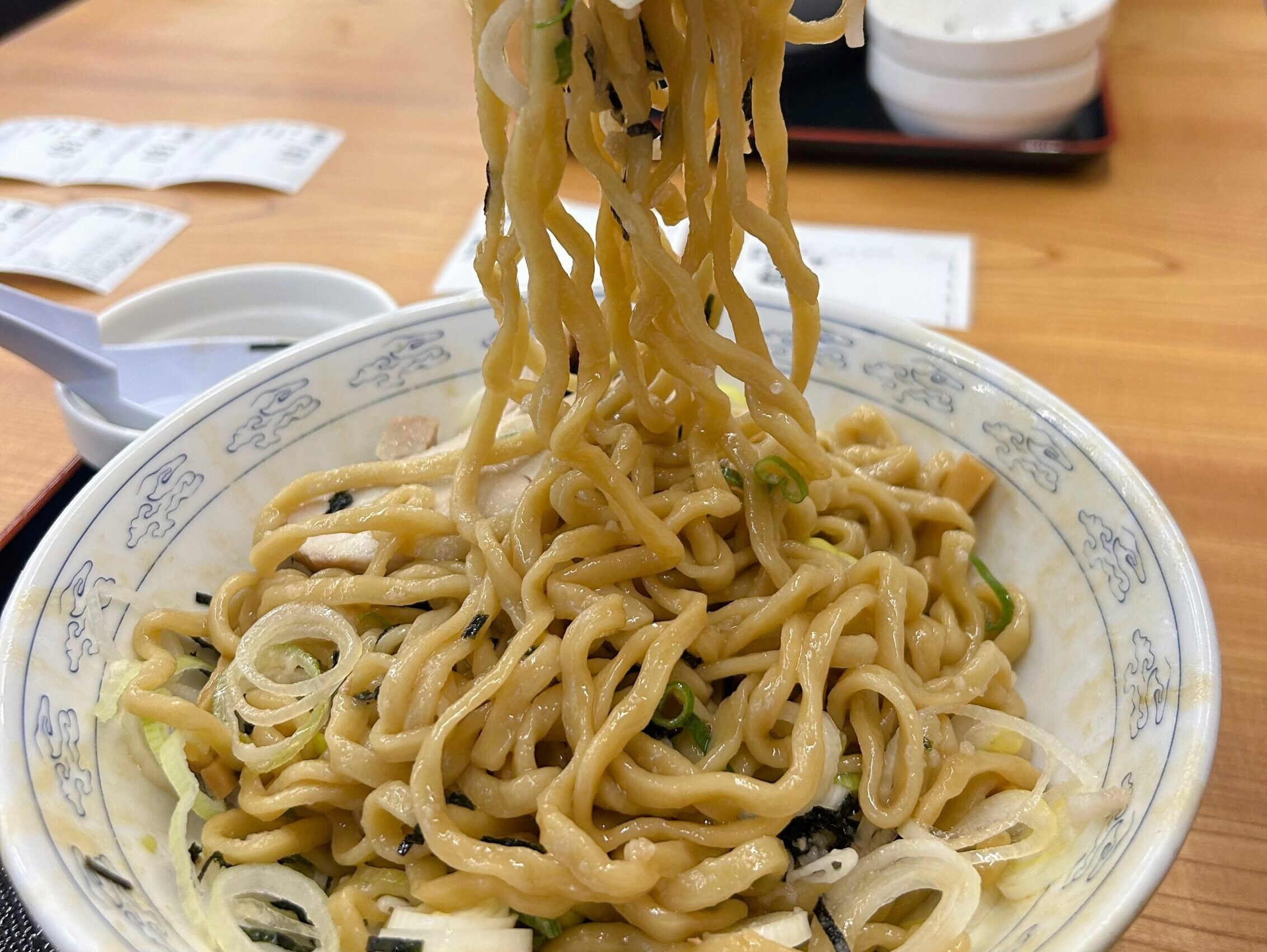 中華そば 雲ノ糸　山形あかねケ丘店 煮干し油そば　縮れ太麺