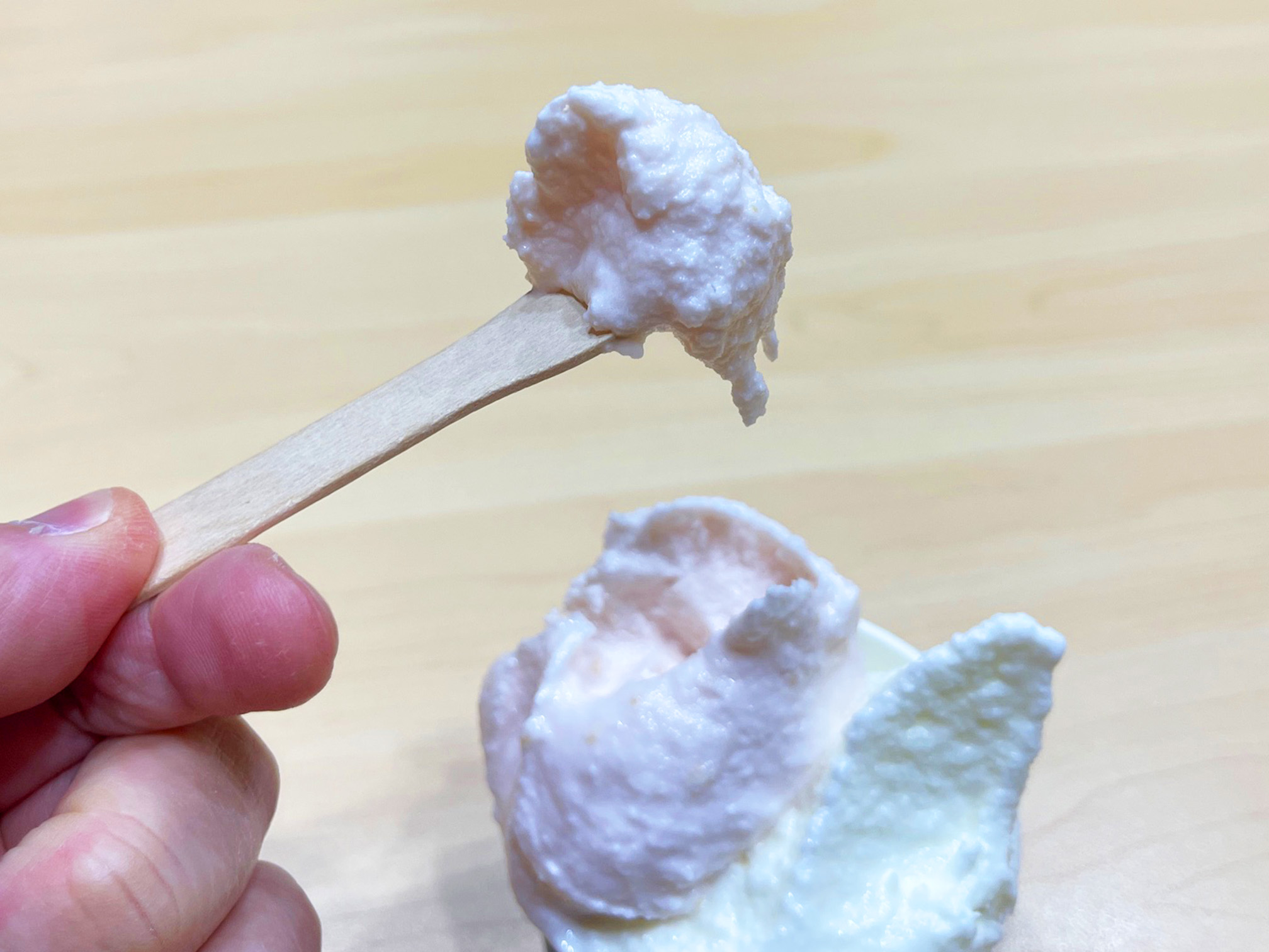 ジェラートをスプーンですくった質感