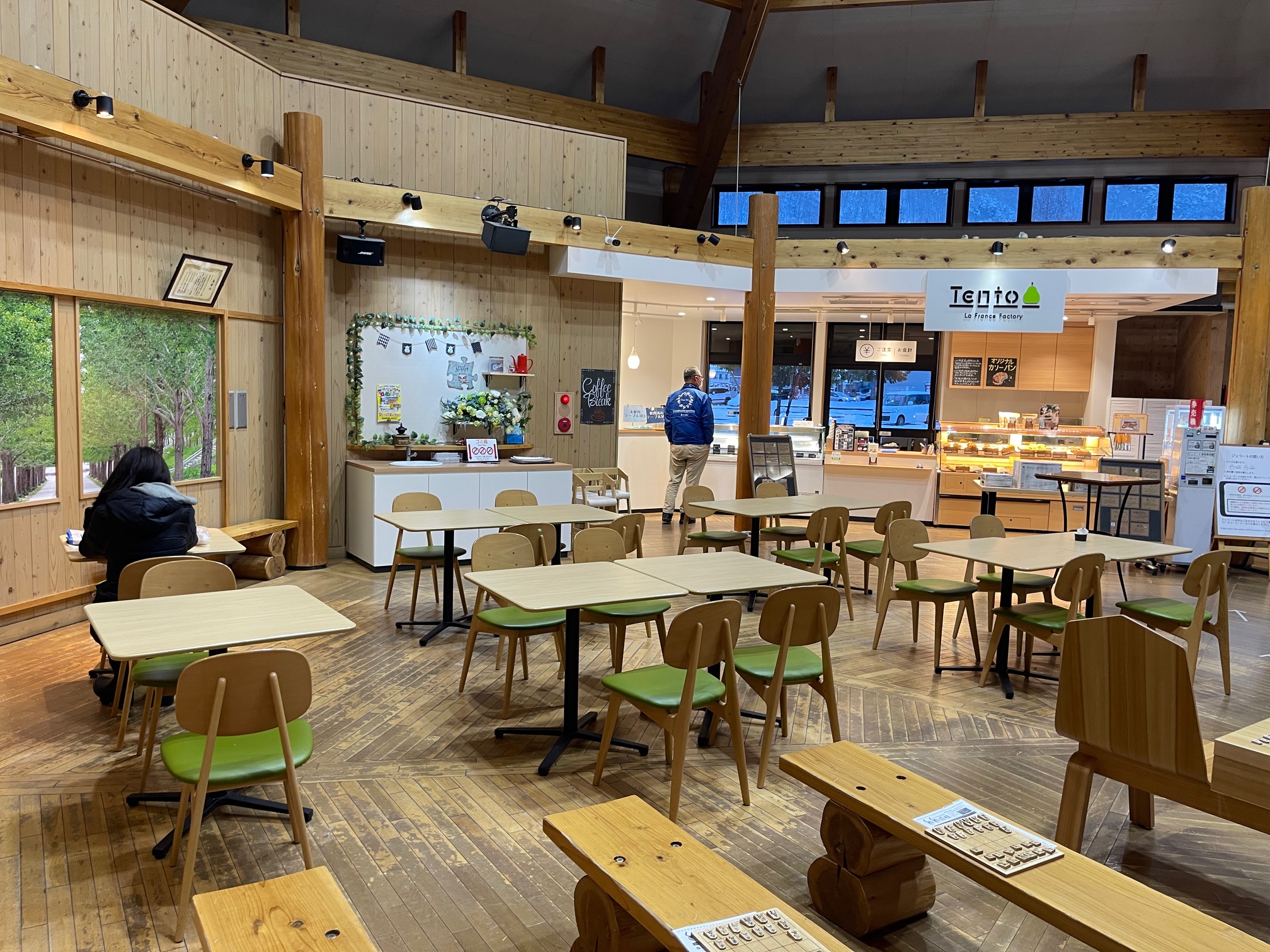 店内で楽しむジェラート 天童