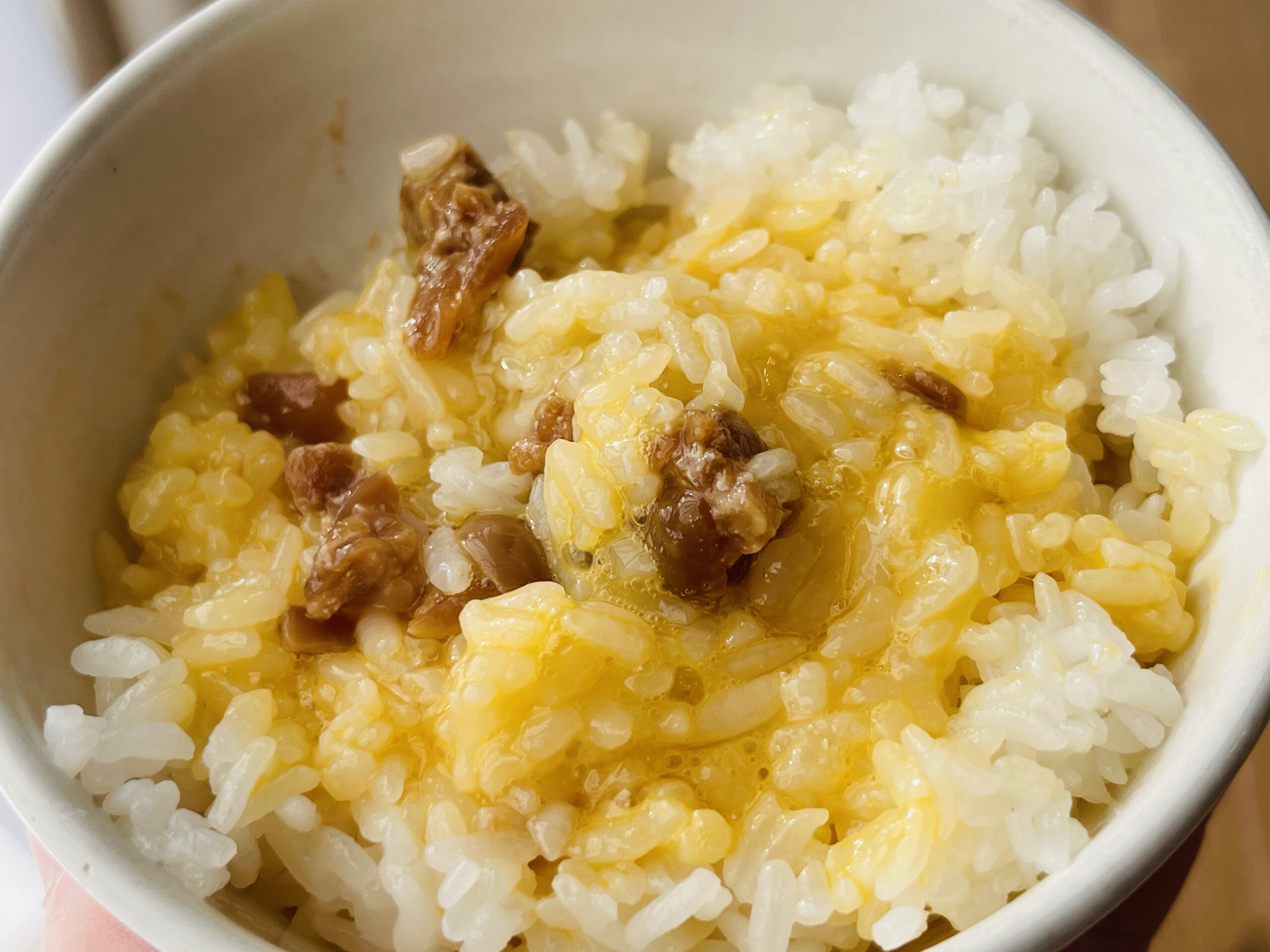 卵かけご飯にいれた雪割納豆をまぜたあと