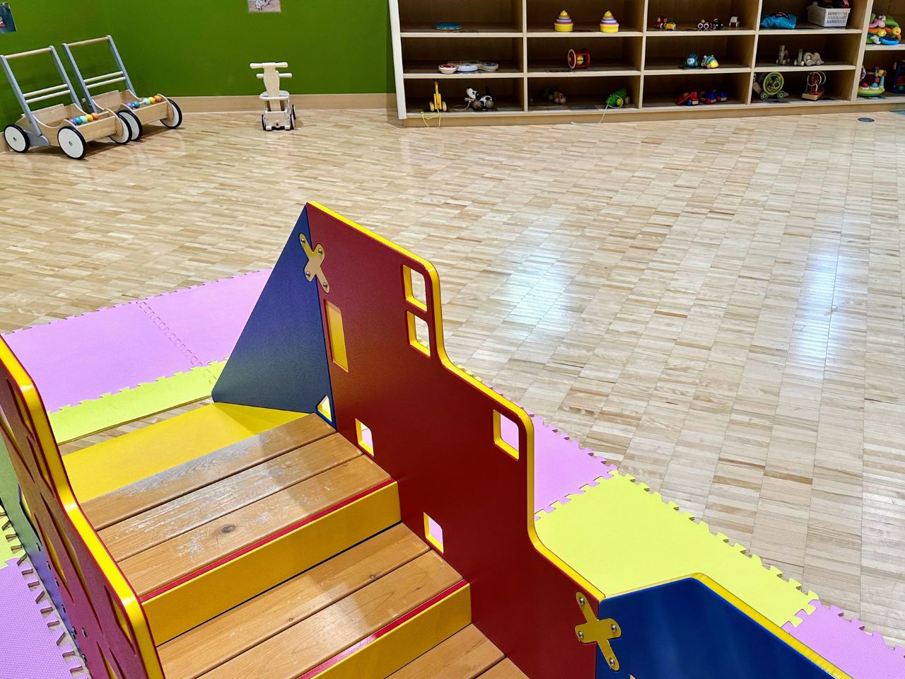 ハイハイ広場の遊具