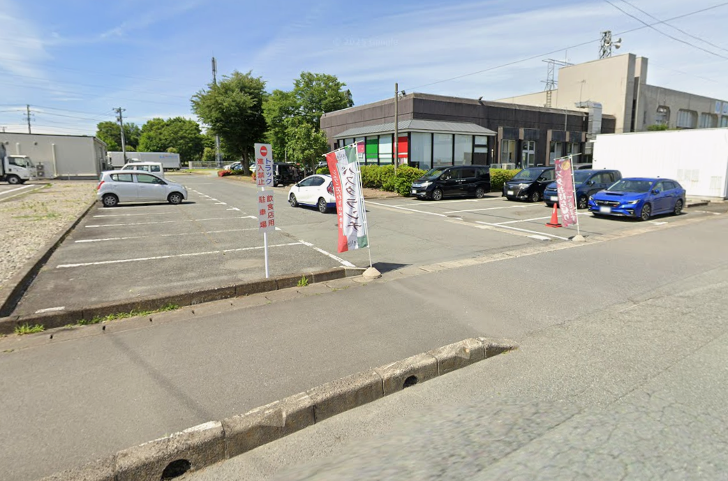 めんや縁駐車場