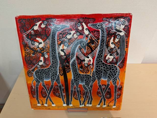 ティンガティンガ原画展_キリンと鳥の絵画