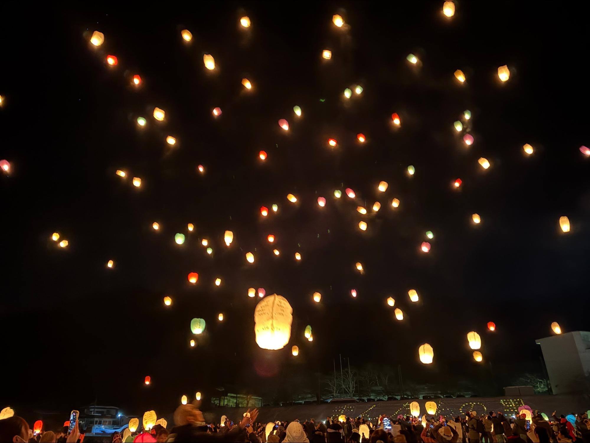 【山形・山辺町】「まんだらの里・雪の芸術祭2026」｜まるでラプンツェル！幻想的なランタンが夜空を舞う冬イベント体験レポ アイキャッチ