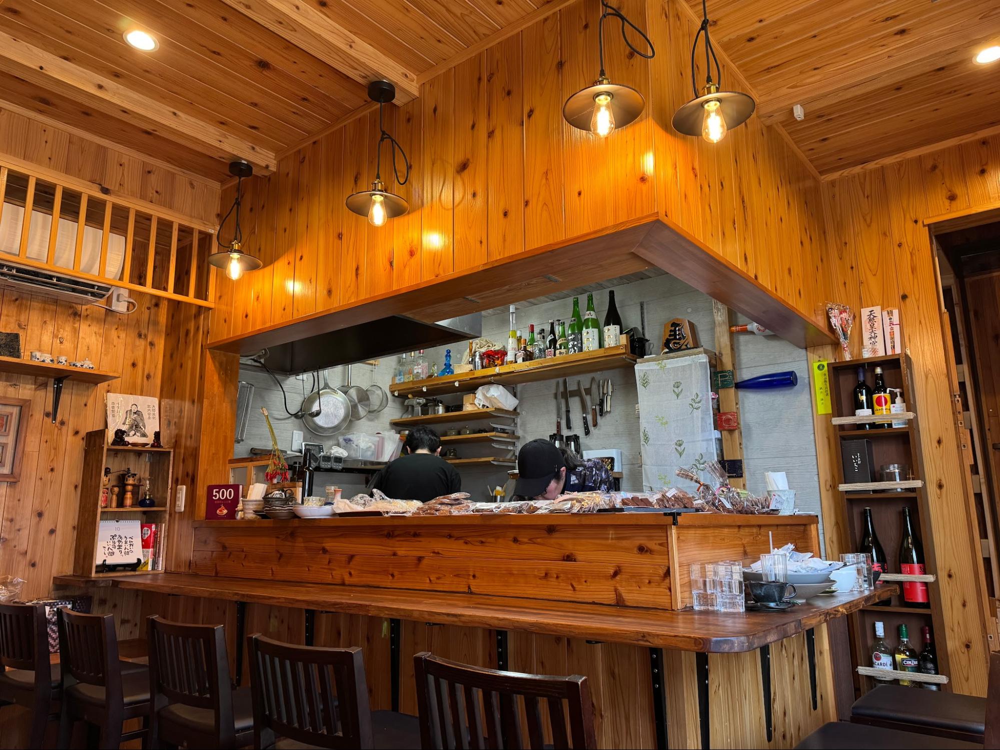 木造のおしゃれな店内