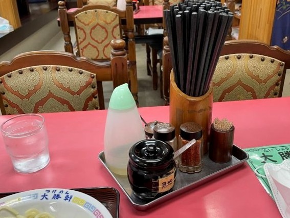 大勝軒の店内2